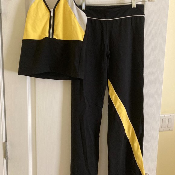 Buzios Womens size Large , 2 piece yoga or workout set - Picture 1 of 2